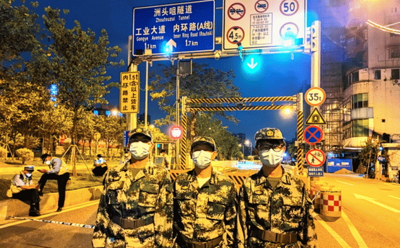 世界杯app下载民兵:我们在隔离区奋战的夜晚