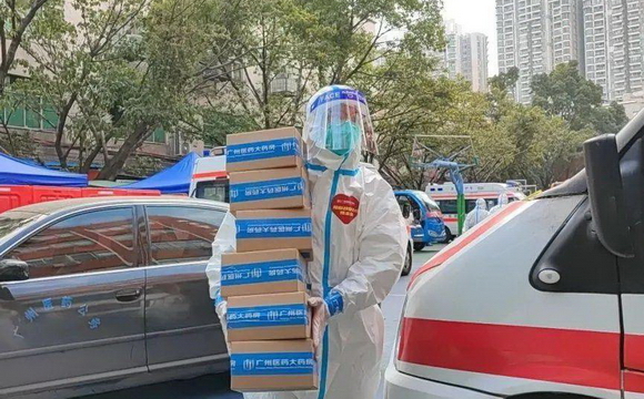 送药上门逾万份!世界杯正规手机版下载安装连锁药店全力保障康鹭片区居民用药
